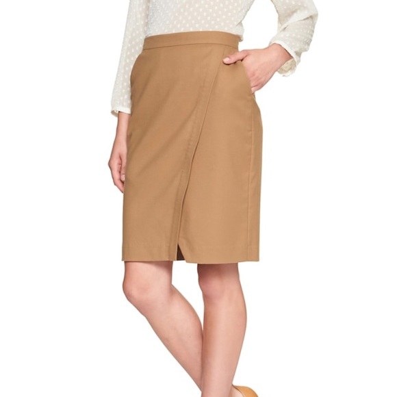 Banana Republic Dresses & Skirts - NWT Banana Republic Brushed Twill Pencil Skirt